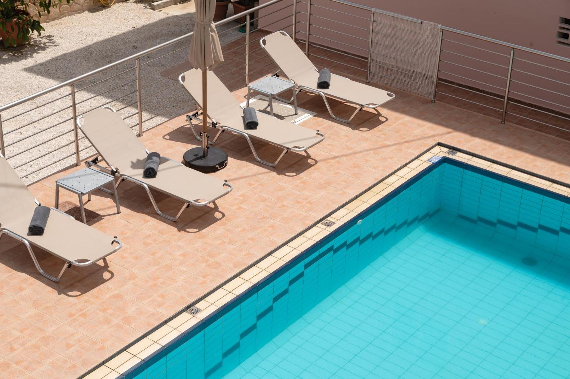 Thelesi Apartments Stalos Exterior photo