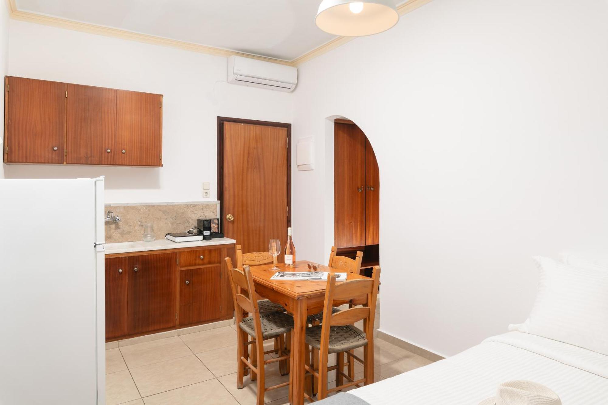 Thelesi Apartments Stalos Exterior photo