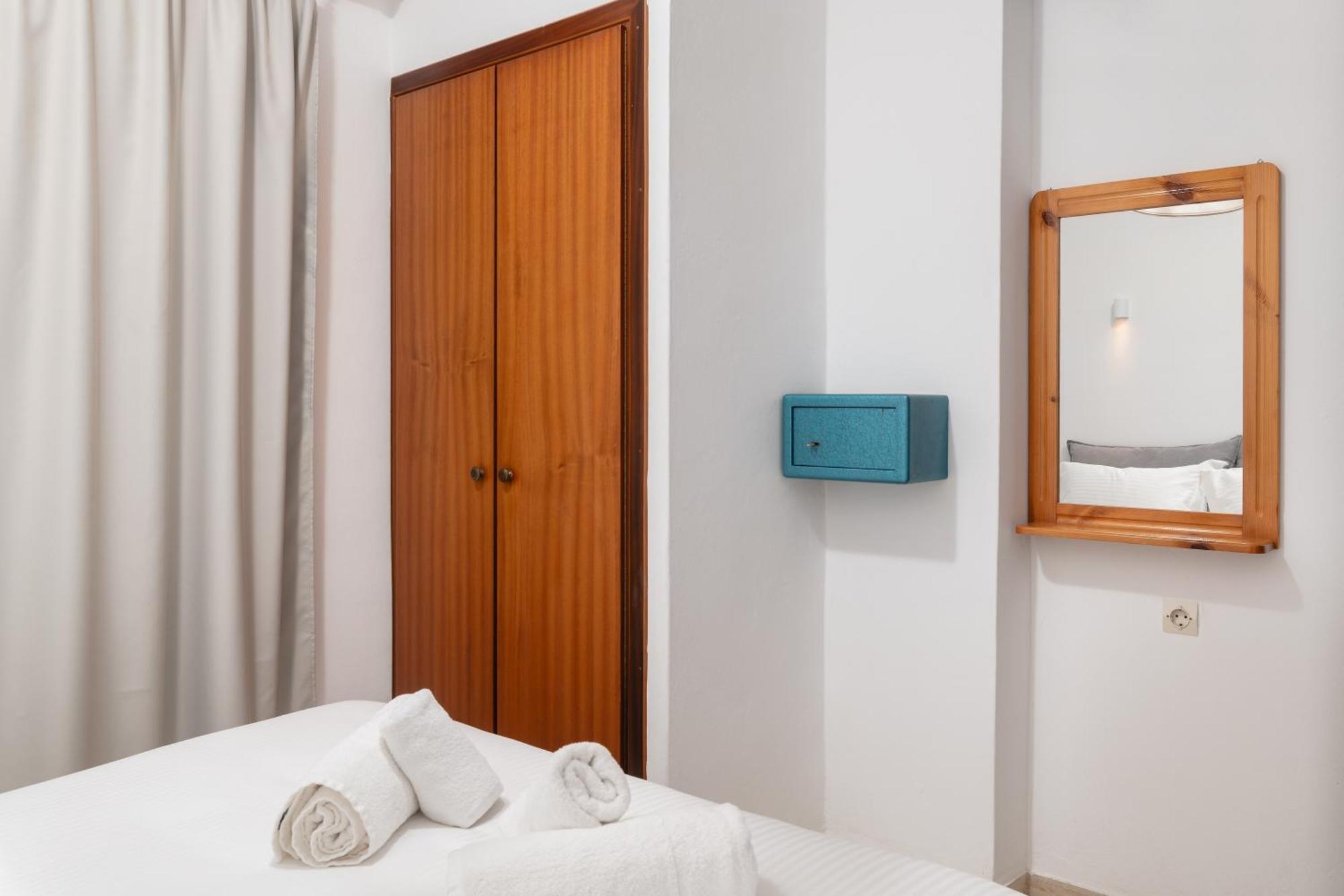 Thelesi Apartments Stalos Exterior photo