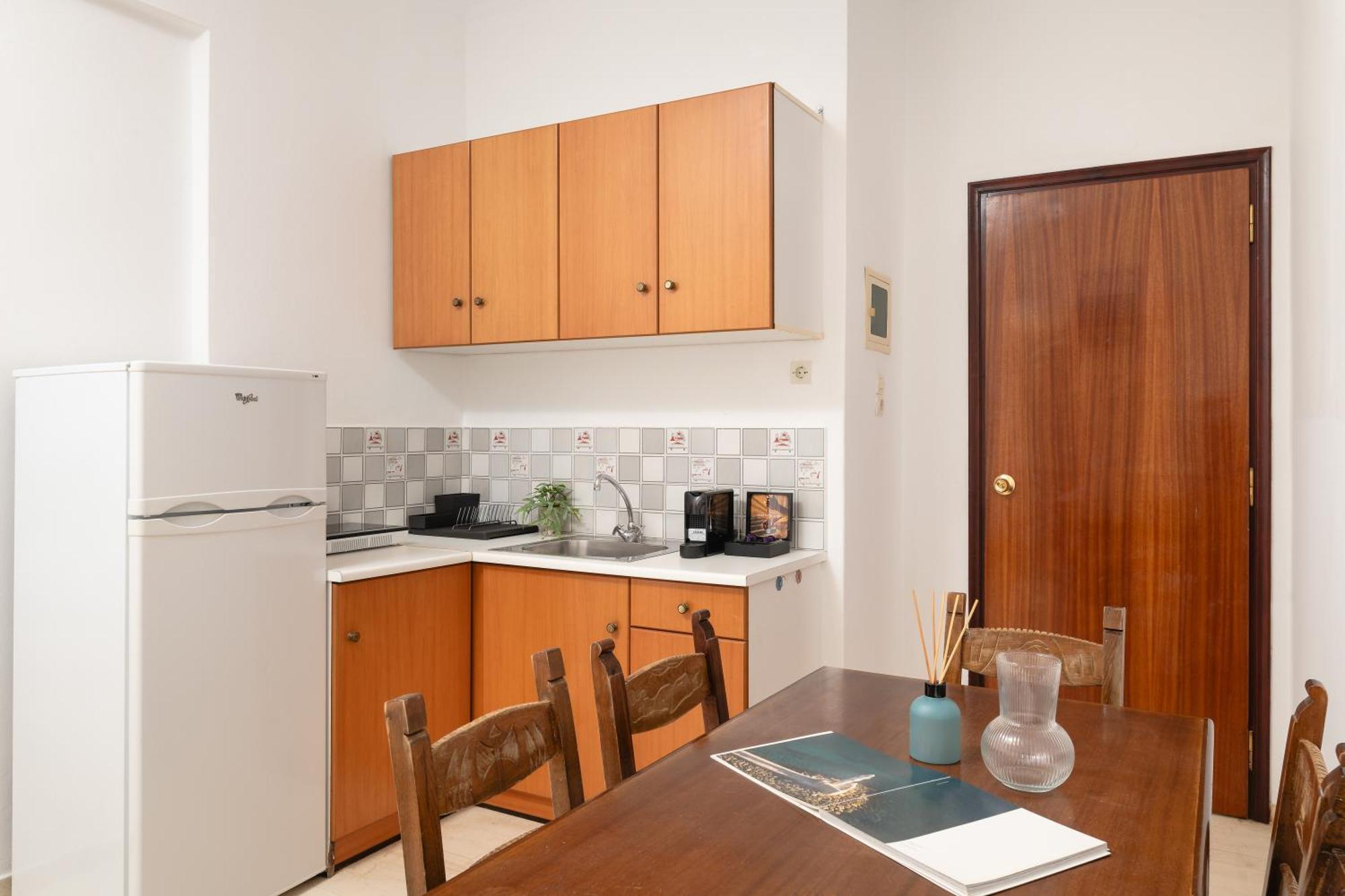 Thelesi Apartments Stalos Exterior photo