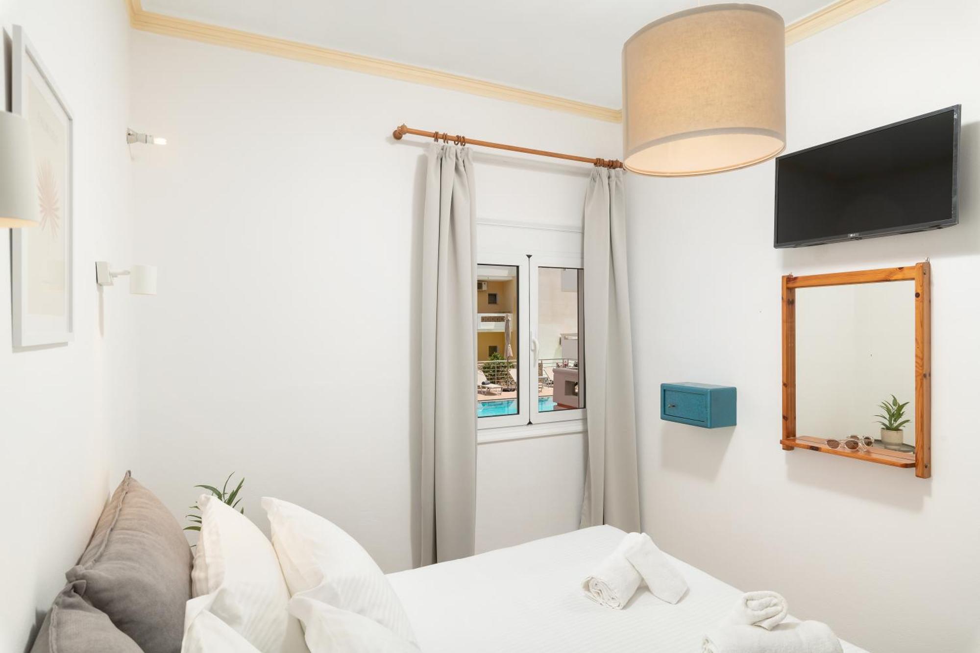 Thelesi Apartments Stalos Exterior photo