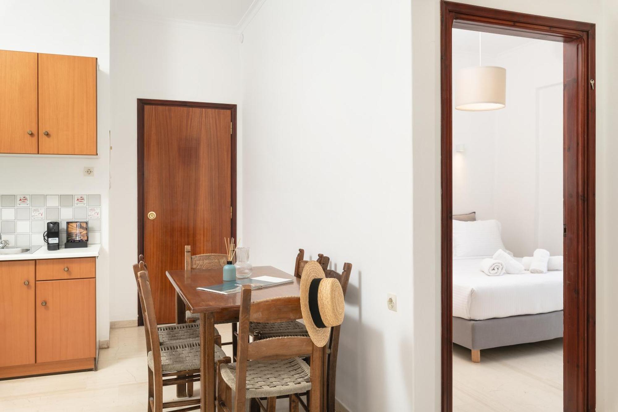 Thelesi Apartments Stalos Exterior photo